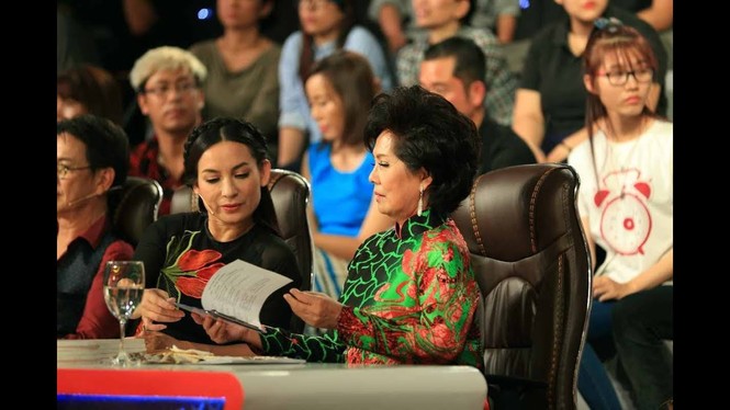 Showbiz 6/11: Hoa hậu Phương Khánh hẹn hò bác sĩ Chiêm Quốc Thái? - ảnh 1