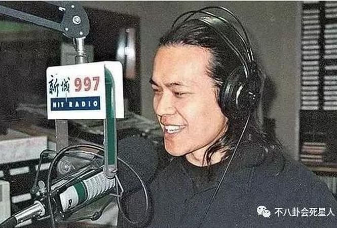 Showbiz 10/11: Đám đông ‘nổi loạn’ trong đám tang Lam Khiết Anh - ảnh 2