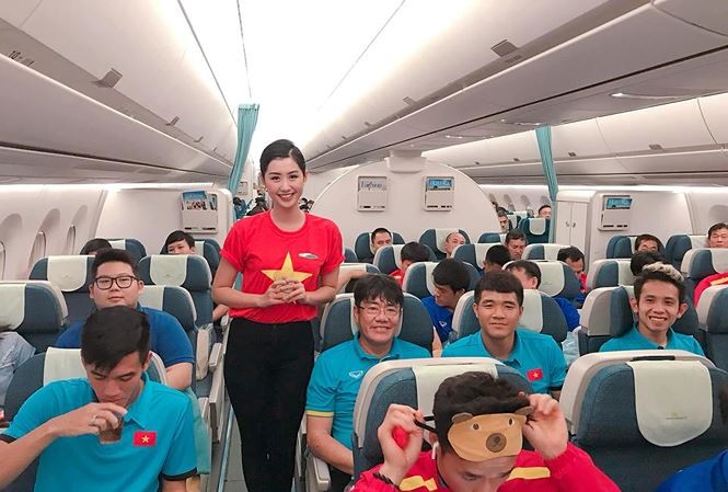Nữ tiếp viên trên chuyên cơ của tuyển VN dự đoán bất ngờ về Quang Hải - ảnh 1
