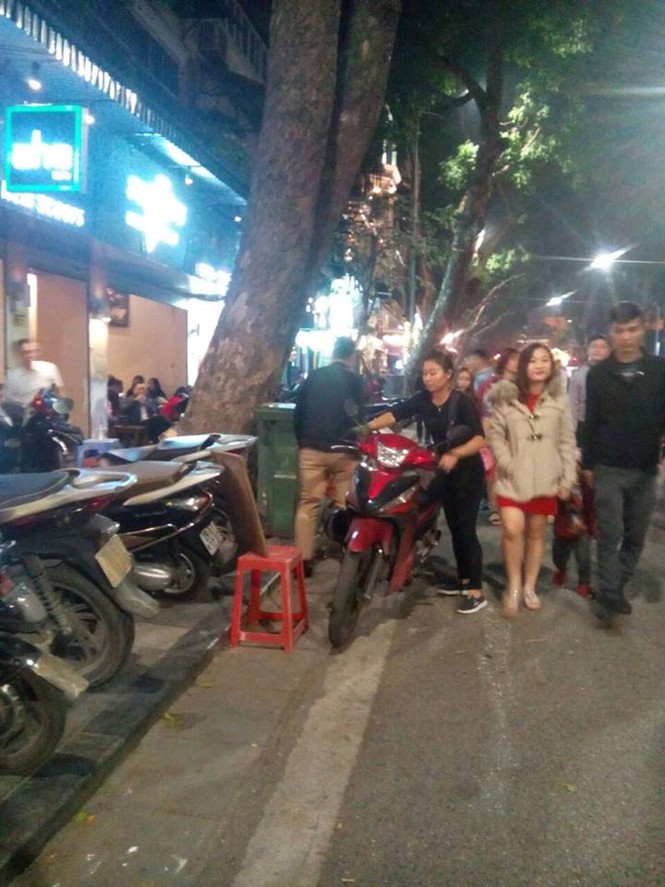 Hàng nghìn người tới Nhà thờ Lớn Hà Nội đón Giáng sinh - ảnh 20