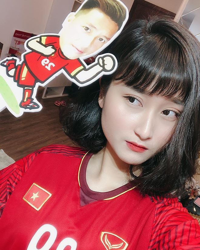 Dàn bạn gái chờ đón tuyển thủ Việt Nam: ‘Về nhà anh nhé, có em chờ’ - ảnh 7