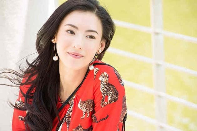 Showbiz 28/1: Thư Dung gây tranh cãi vì tự nhận là Á hậu - ảnh 2