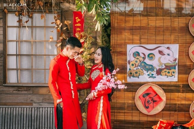 Bạn gái hotgirl và cầu thủ Tiến Linh 'khoá môi' ngọt ngào giữa chợ Tết - ảnh 6