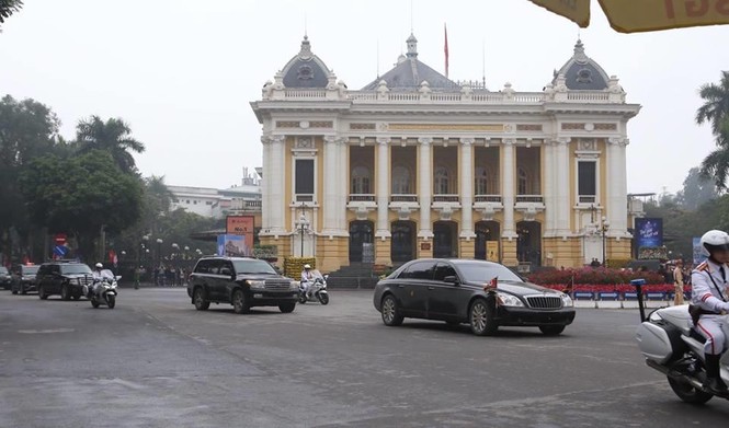 Nhìn gần đoàn xe Triều Tiên lăn bánh trên phố Hà Nội - ảnh 2