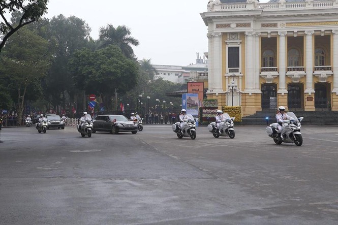 Nhìn gần đoàn xe Triều Tiên lăn bánh trên phố Hà Nội - ảnh 4
