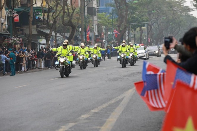 Nhìn gần đoàn xe Triều Tiên lăn bánh trên phố Hà Nội - ảnh 14