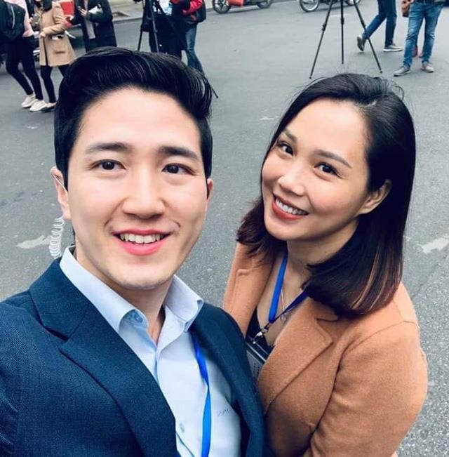 Nam phóng viên Hàn Quốc điển trai tác nghiệp ở Hà Nội gây 'bão' mạng - ảnh 7