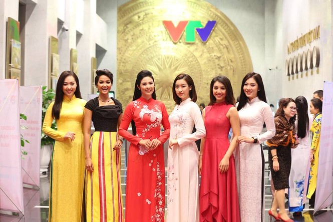 Dàn người đẹp, Hoa hậu Việt Nam rạng rỡ buổi tuyên dương Gương mặt trẻ 2018 - ảnh 6