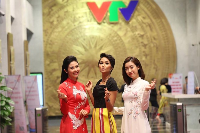 Dàn người đẹp, Hoa hậu Việt Nam rạng rỡ buổi tuyên dương Gương mặt trẻ 2018 - ảnh 4