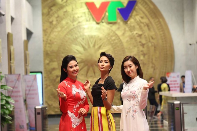 Dàn người đẹp, Hoa hậu Việt Nam rạng rỡ buổi tuyên dương Gương mặt trẻ 2018 - ảnh 2