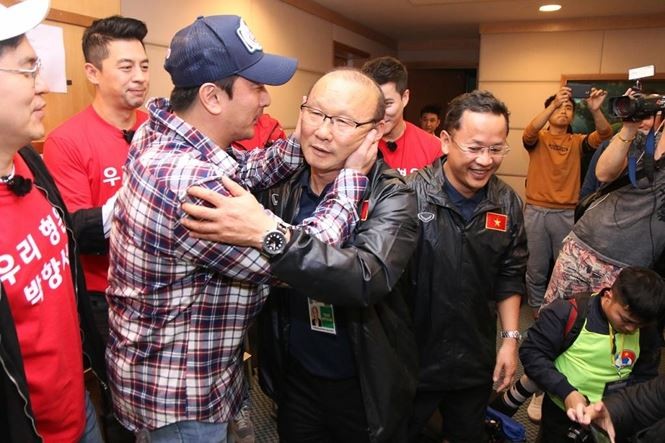 Showbiz 27/3: Siêu mẫu Ngọc Thạch sinh con trai thứ 2 - ảnh 2