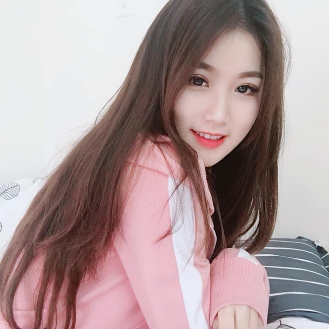 Chân dung hotgirl gây náo loạn cộng đồng mạng khi cổ vũ U23 Việt Nam - ảnh 2