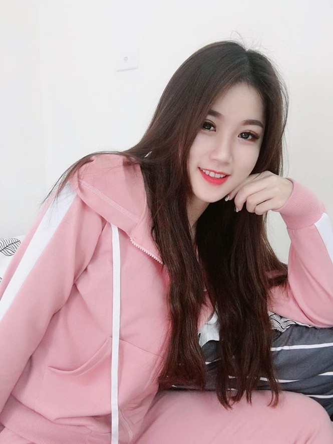 Chân dung hotgirl gây náo loạn cộng đồng mạng khi cổ vũ U23 Việt Nam - ảnh 3
