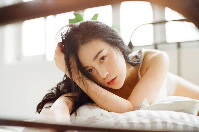 Phương Oanh ‘Quỳnh búp bê’ tung ảnh 'giường chiếu' nóng bỏng - ảnh 1
