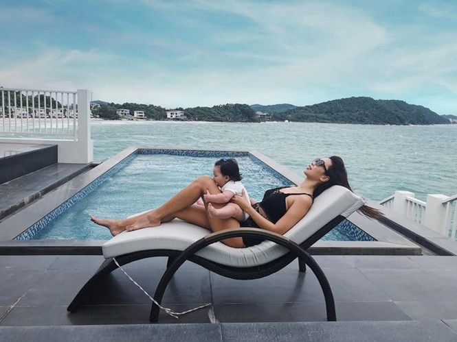 Hà Anh khoe dáng cực nóng bỏng với bikini sau 9 tháng sinh con - ảnh 9