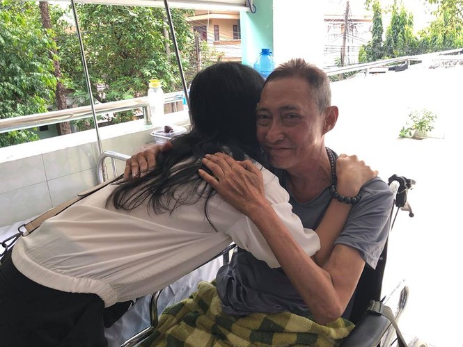 Showbiz 8/4: Bằng Kiều động viên Hồng Nhung sau khi chồng cũ tái hôn - ảnh 1