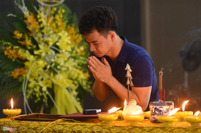 Nghệ sĩ Xuân Bắc nghẹn ngào trong lễ tang người mẫu Như Hương - ảnh 1