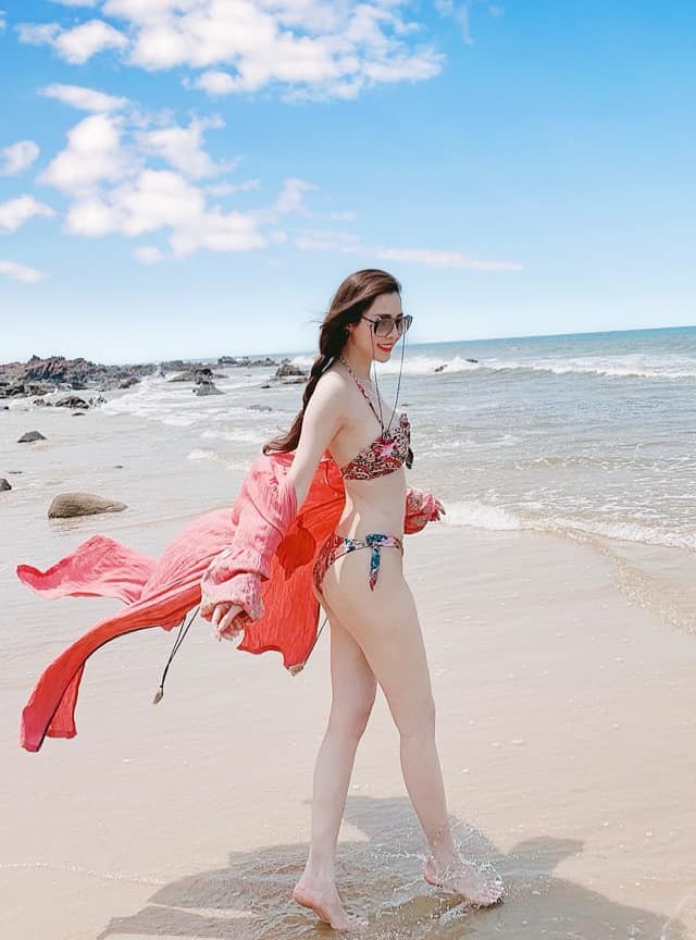 Tình cũ của Trường Giang tung ảnh bikini khoe đường cong ‘bỏng mắt’ - ảnh 6