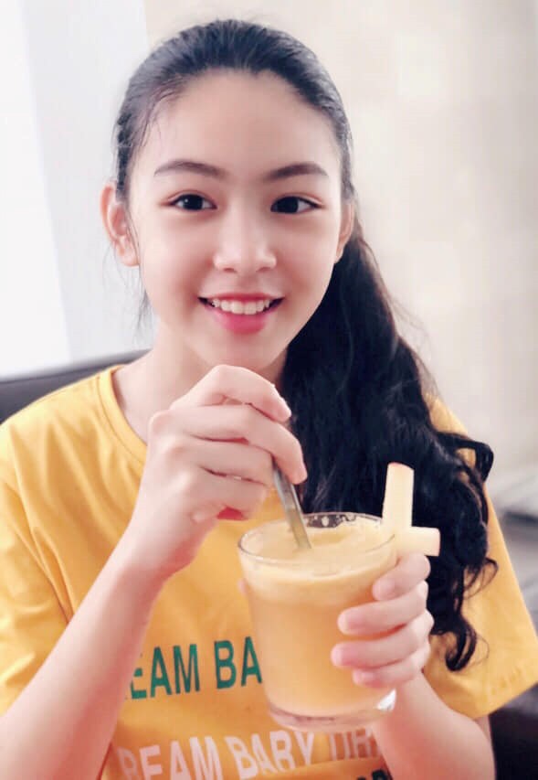 Con gái MC Quyền Linh 14 tuổi đã cao 1m70, được ví là bản sao Trương Bá Chi - ảnh 2