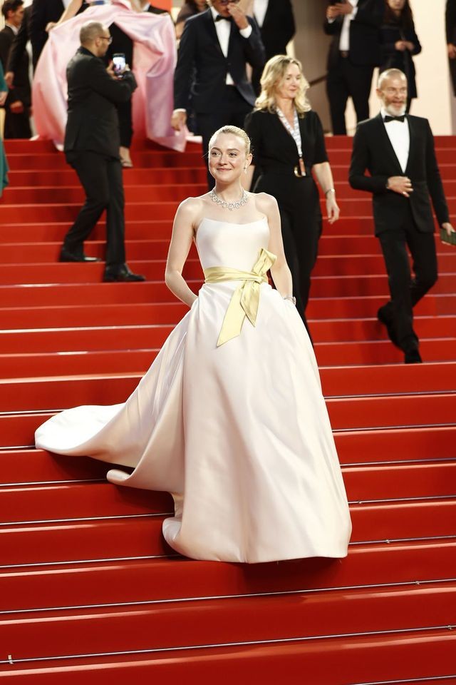 Những trang phục đẹp nhất thảm đỏ Cannes 2019 - ảnh 3