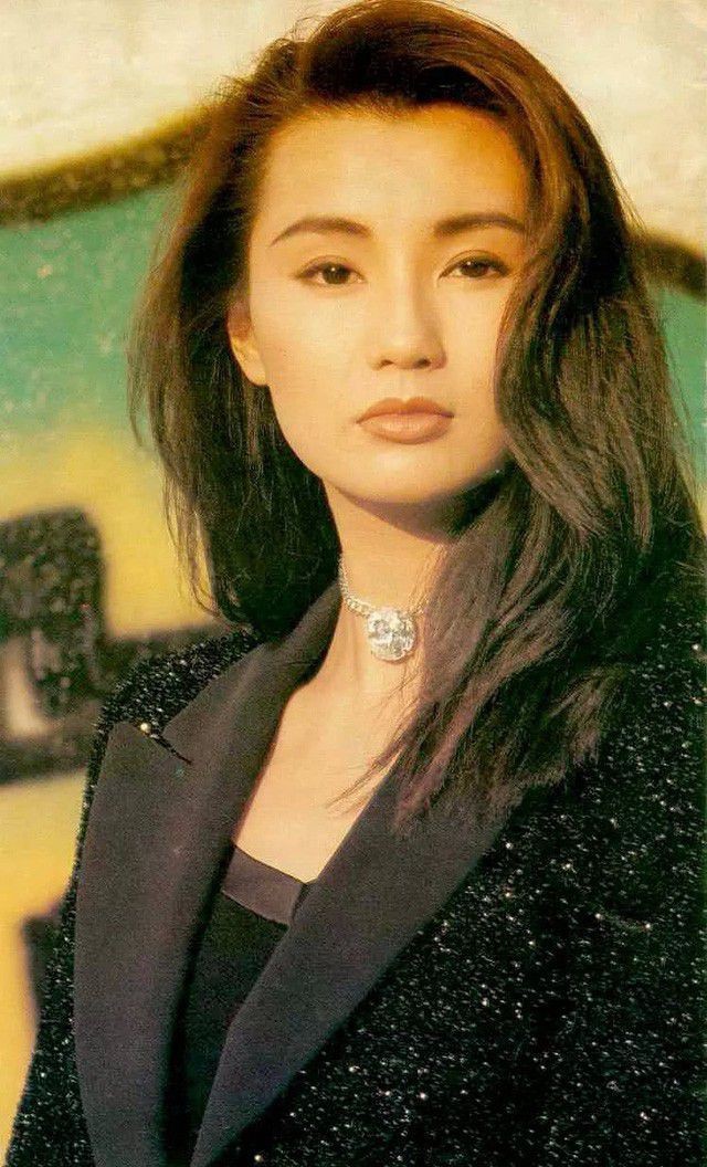 Minh tinh Trương Mạn Ngọc mua giày, nội y ở vỉa hè gây ‘sốc’ - ảnh 2