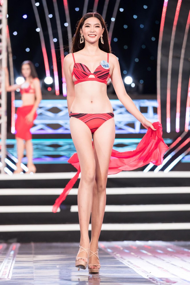 Màn diễn bikini của thí sinh phía Bắc 'đốt cháy' sân khấu Miss World VN - ảnh 4
