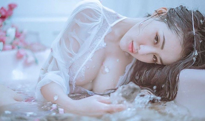 Showbiz 14/7: Hoa hậu Hòa bình Thái Lan 2019 bị chỉ trích dữ dội sau đăng quang - ảnh 1