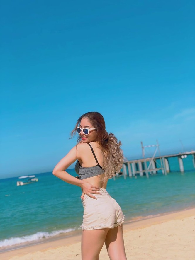 Giữa ồn ào hổng kiến thức, bạn gái Quang Hải tung ảnh diện nội y 'nhức mắt' - ảnh 6
