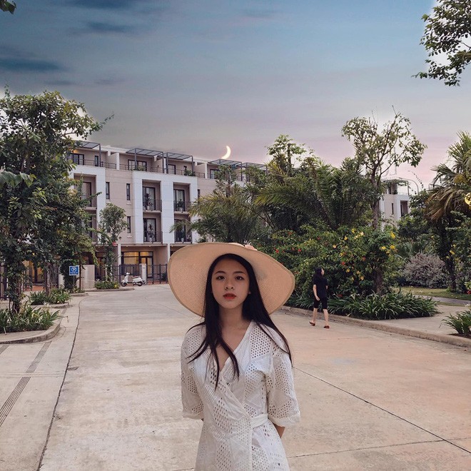 Con gái 15 tuổi của nghệ sĩ Chiều Xuân khoe ảnh áo tắm nóng bỏng - ảnh 1