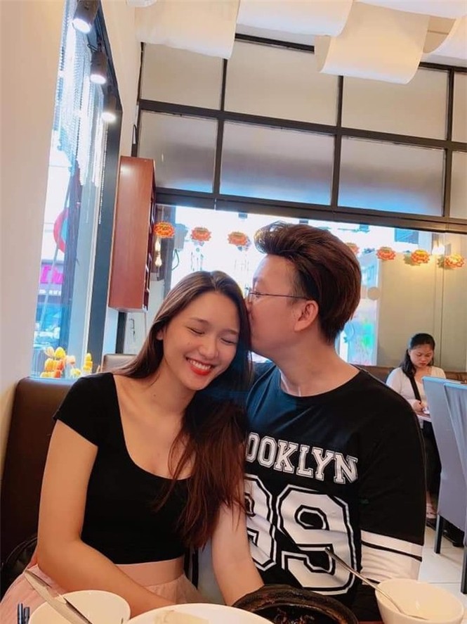 Showbiz 29/8: Sỹ Luân lần đầu công khai bạn gái sau 6 năm yêu bí mật - ảnh 1