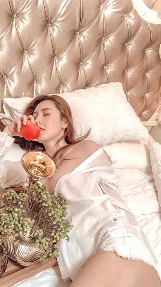 Quế Vân mặc áo lưới xuyên thấu, thả rông vòng 1 xuống phố gây ‘sốc’ - ảnh 3