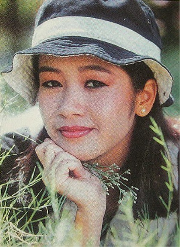 Những hình ảnh thanh xuân răng khểnh của diva Hồng Nhung - ảnh 4
