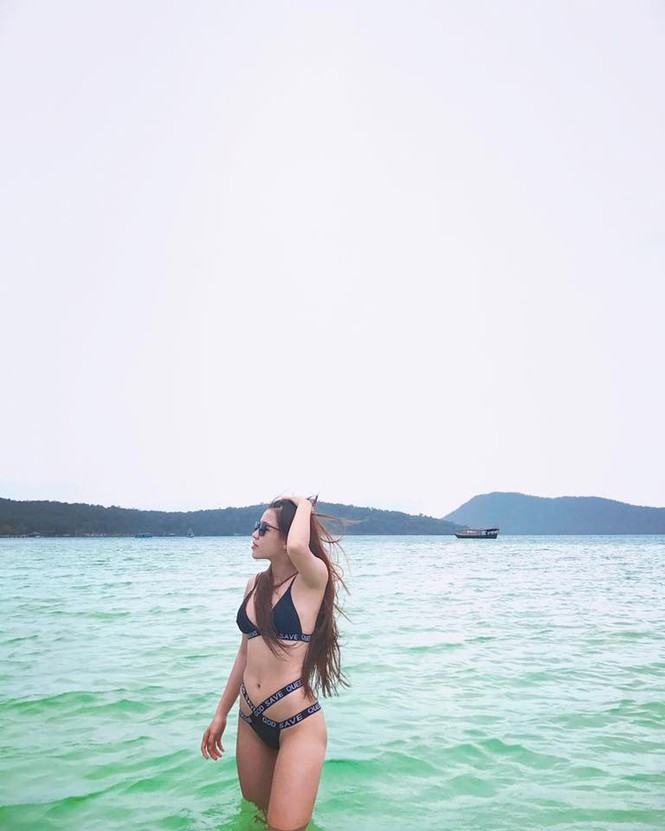 Trước trận gặp Malaysia, bạn gái Lâm Tây tung ảnh bikini cực ‘nóng’ - ảnh 8