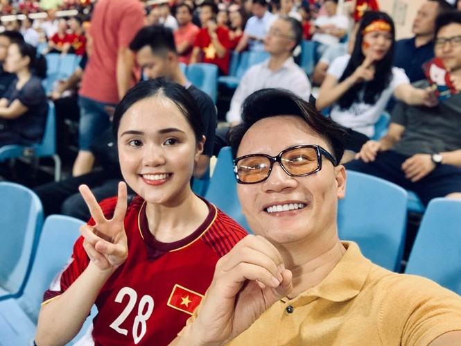 Dàn bạn gái hotgirl của cầu thủ Việt chia sẻ gì sau chiến thắng? - ảnh 2