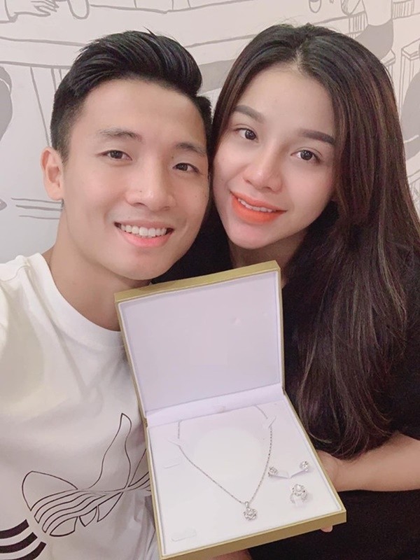 ‘Soi’ quà 20/10 giá trị của dàn bạn gái hotgirl tuyển Việt Nam - ảnh 3