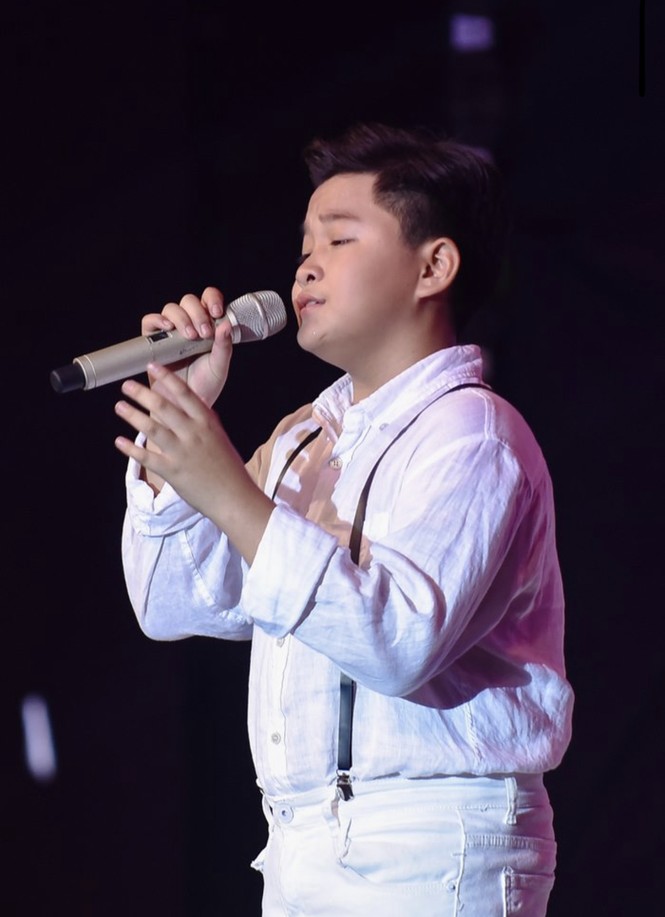 MC Nguyên Khang công bố nhầm tên Quán quân The Voice Kids gây bức xúc - ảnh 1
