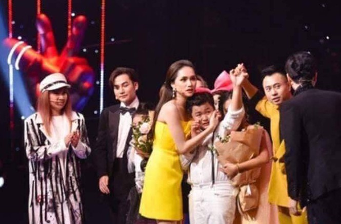 Showbiz 27/10: Lưu Thiên Hương lên tiếng về sự cố của MC Nguyên Khang - ảnh 1