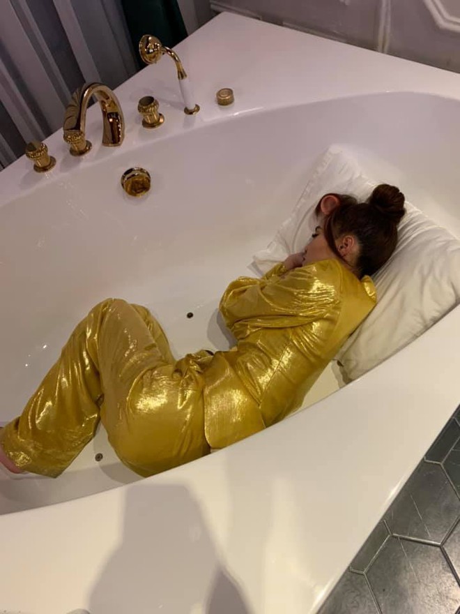 Showbiz 7/11: Phan Văn Đức và bạn gái hotgirl làm đám hỏi vào tháng sau - ảnh 3