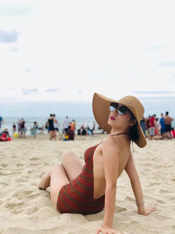 Loạt ảnh bikini nóng 'bỏng mắt’ của ca sĩ Phương Linh - ảnh 2