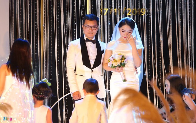 Showbiz 17/11: Việt Anh lên tiếng khi bị đồn có tình mới hậu ly hôn 5 tháng - ảnh 2