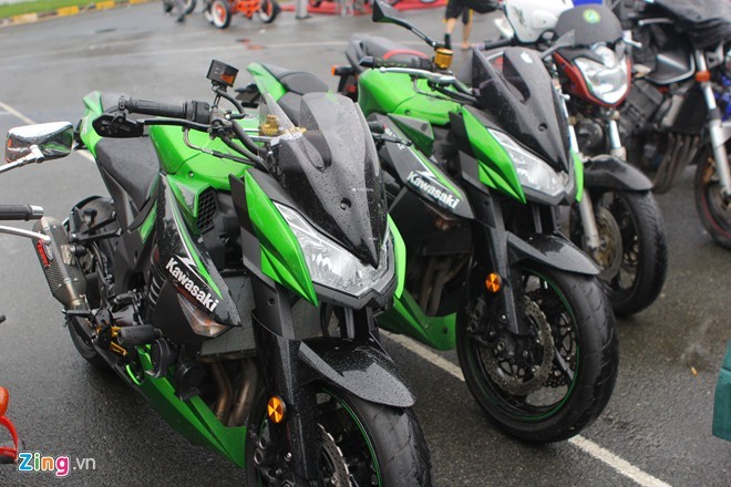 Biker Sài Gòn lái xe 'khủng' đội mưa tham dự lễ hội mô tô VN