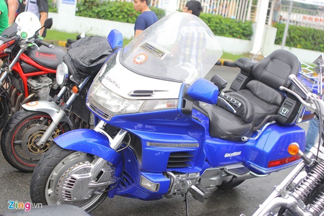 Biker Sài Gòn lái xe 'khủng' đội mưa tham dự lễ hội mô tô VN