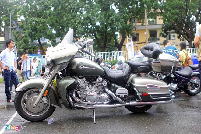 Biker Sài Gòn lái xe 'khủng' đội mưa tham dự lễ hội mô tô VN