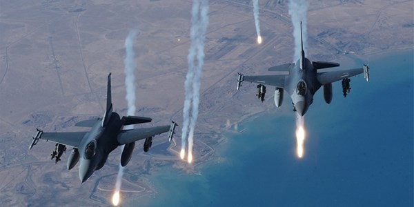 Mỹ 've vãn' muốn bắt tay Nga chống IS ở Syria - ảnh 1