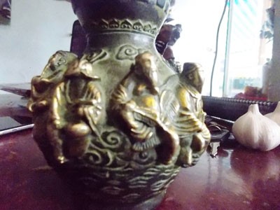 Đổ xô xem bình hồ lô cổ giá chục tỷ ở Quảng Nam - ảnh 1