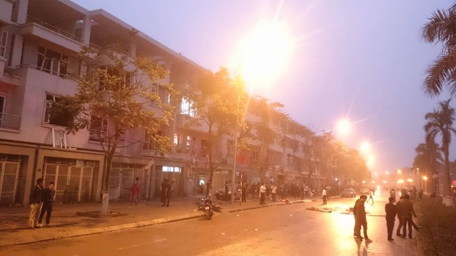 Nổ lớn nghi cưa bom ở Hà Nội, nhiều người chết - ảnh 14