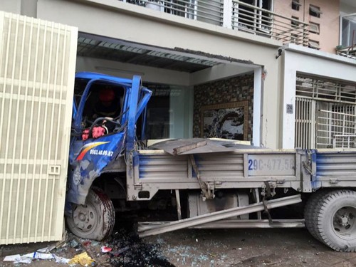 Nổ lớn nghi cưa bom ở Hà Nội, nhiều người chết - ảnh 6