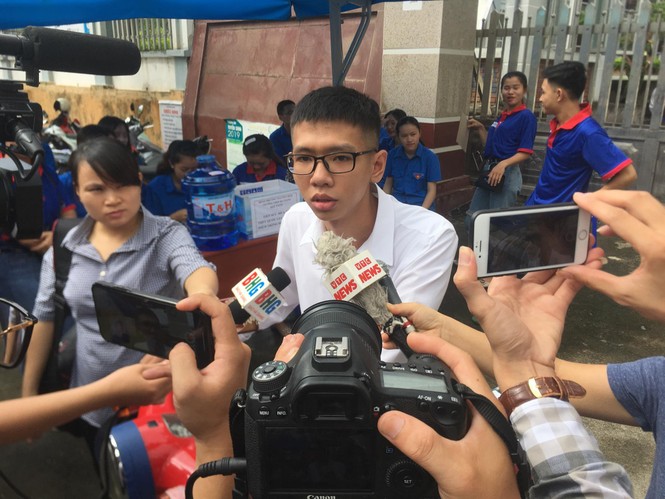 Ngày đầu thi THPT 2019: Siết chặt an ninh, cập nhật giải đề thi Ngữ Văn - ảnh 53