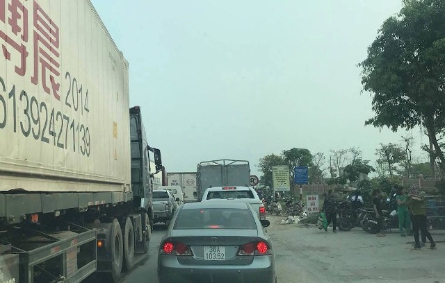 Kinh hoàng xe khách va chạm xe máy khiến 4 người thương vong - ảnh 4