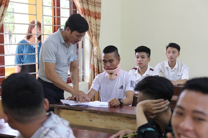 Nỗ lực đến phòng thi của thí sinh bị tai nạn giao thông phải nhập viện cấp cứu - ảnh 1
